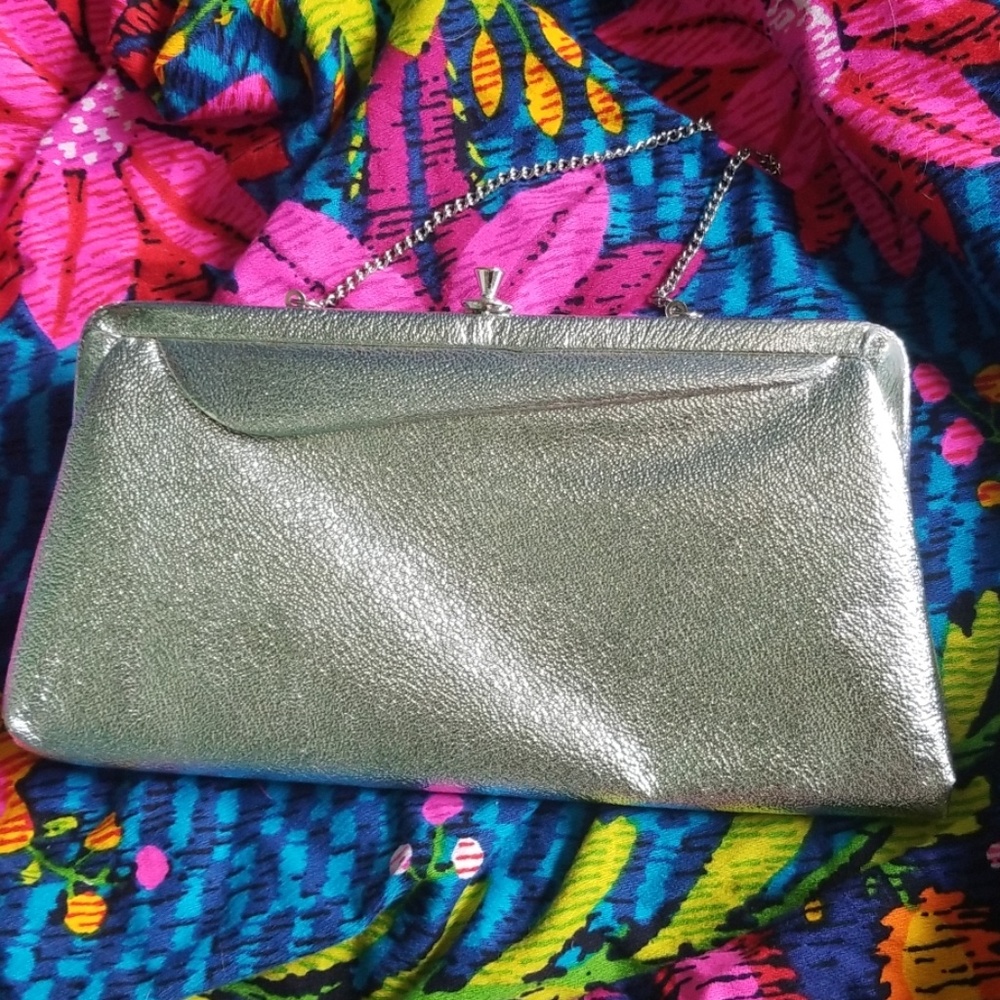 Vintage silver clutch purse w/ chain